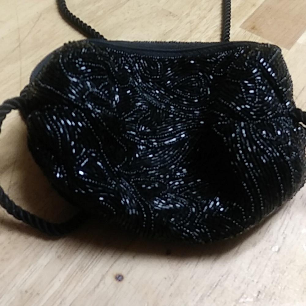 Ladies sequenced purse (andre cellini)